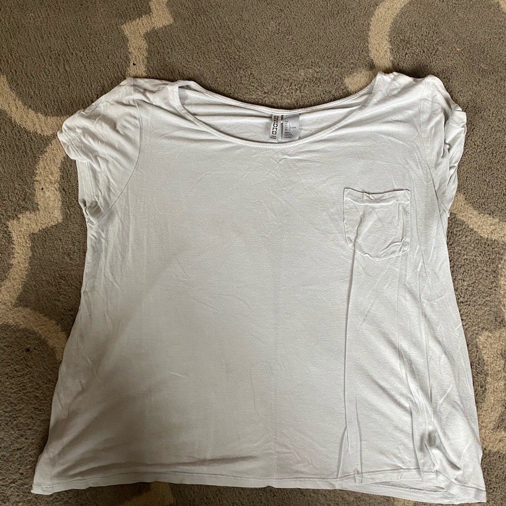 White tee